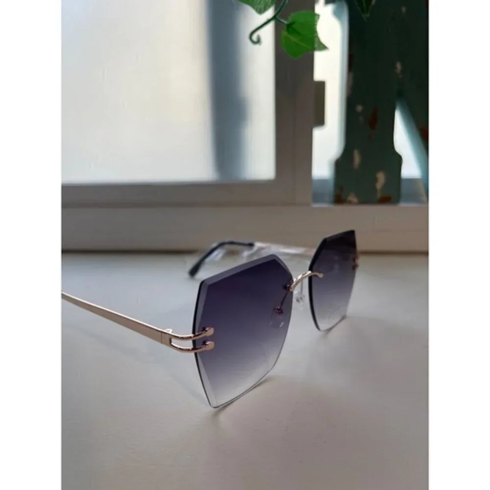 N/A black rimless